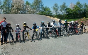 SUCCES POUR LE STAGE DECOUVERTE SUR LA PISTE DE BMX A VILLAINES LA JUHEL