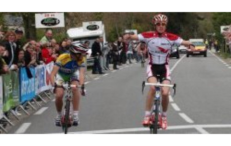 JULES ROUEIL AU CHPT DE FRANCE SUR PISTE A HYERES