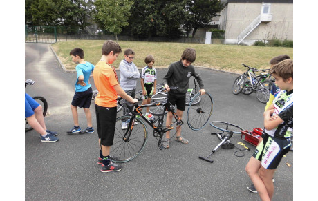 STAGE DE DECOUVERTE POUR LES LICENCIES DE 10 A 14 ANS DU 24 AU 28  AOUT 2015