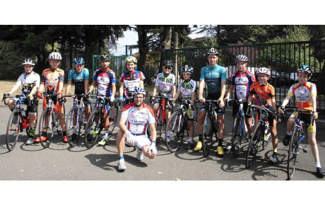 Arnaud COURTEILLE  A L'ENTRAINEMENT SUR ROUTE AVEC  LES BENJAMINS ET MINIME 1