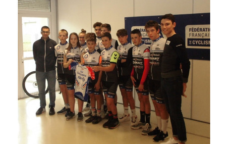 PRE SELECTION POUR INTEGRER LA SSS CYCLISME DU COLLEGE EMMANUEL DE MARTONNE A LAVAL
