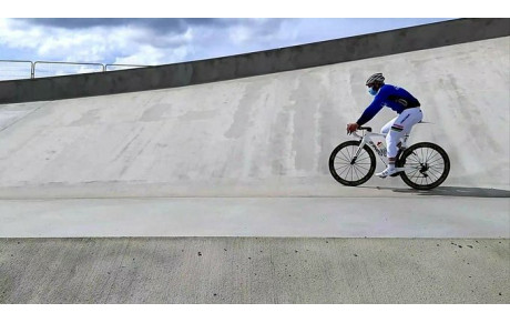François PERVIS sur le vélodrome Espace Mayenne 